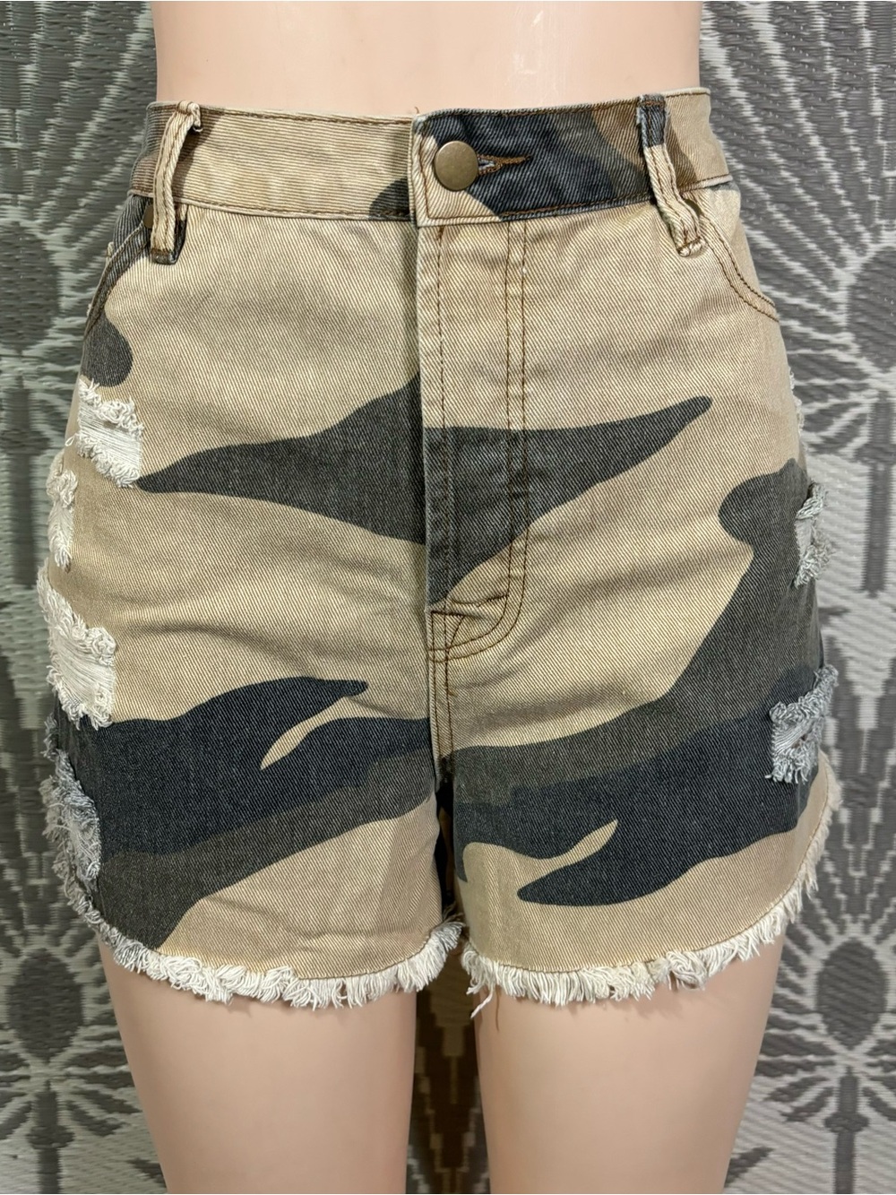 Y2K Camo Distressed Denim Shorts Tan Green Frayed Raw Hem Women’s L